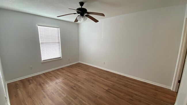 Foto del edificio - 992 S Marion Ave
