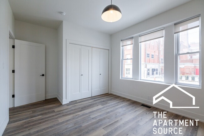 Building Photo - 2313 N Albany Ave