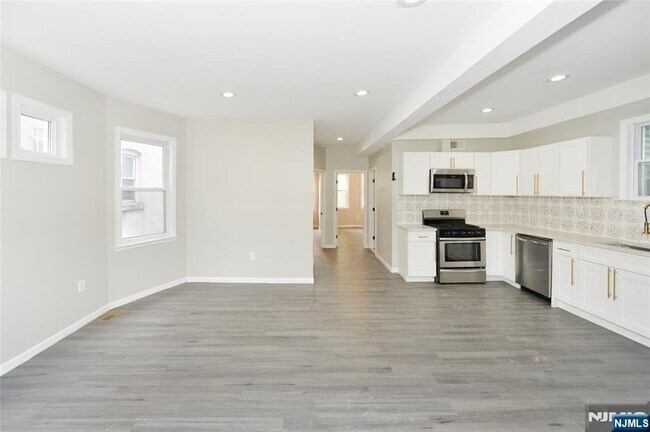 Foto del edificio - 23 Bayview Ave