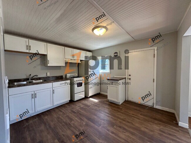 Foto del edificio - 5030 W Ridge Rd