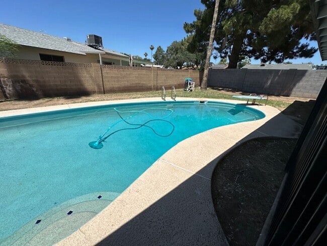 Building Photo - !!HALF OFF FIRST MONTH'S RENT!! Spacious 3 Bedroom 2 Bathroom Home!!!