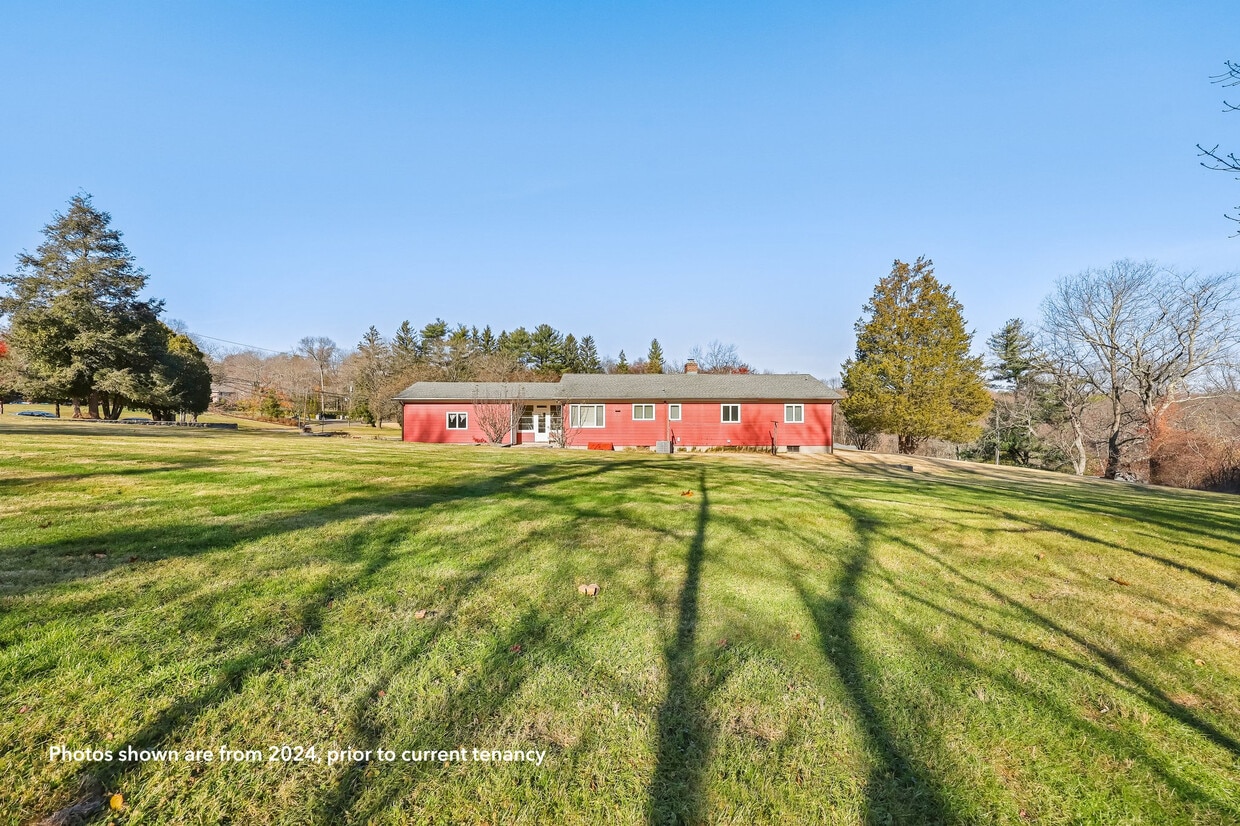 Foto principal - 67 Barclay Dr