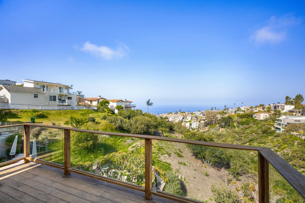 Ocean and Catalina Island Views - 1041 Santa Ana St