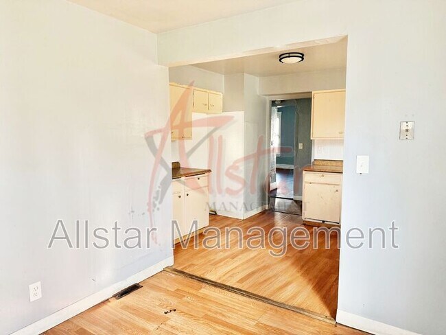 Building Photo - 1374 E 94th St