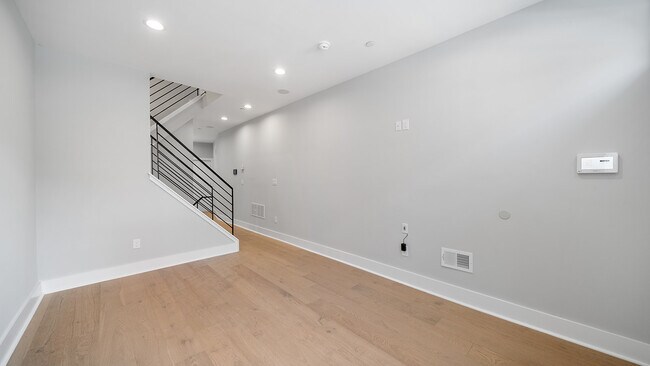 Foto del edificio - Elegant Fishtown Gem: Newly-Constructed 3 ...