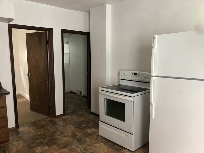 Building Photo - 1225 S 72nd St