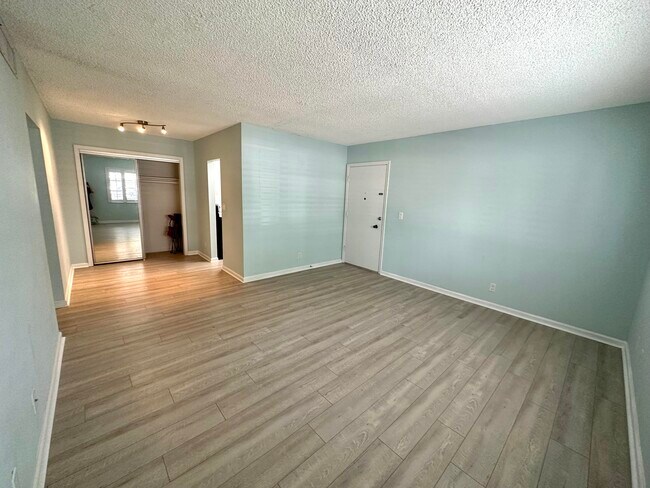 Foto del edificio - 2210 NE 56th Pl