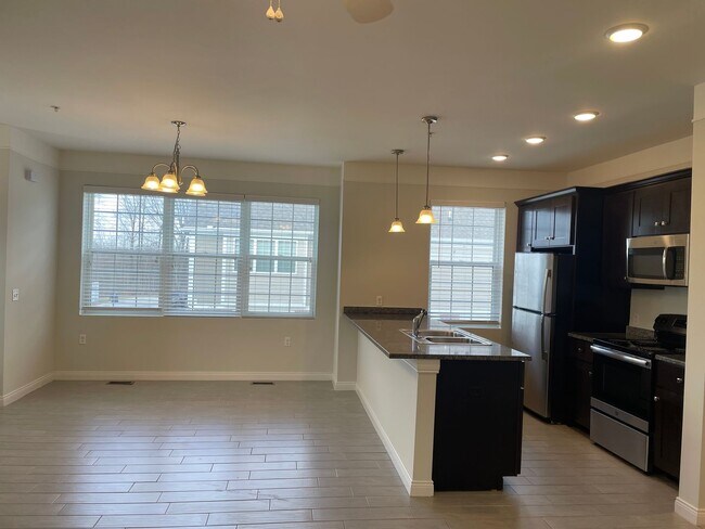 Foto del edificio - Shelby Township - 3 Bedroom, 2 Bath, End-Unit condo style w/Att Garage
