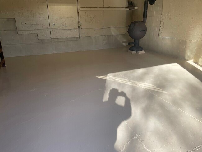 cochera - 4120 Roy St