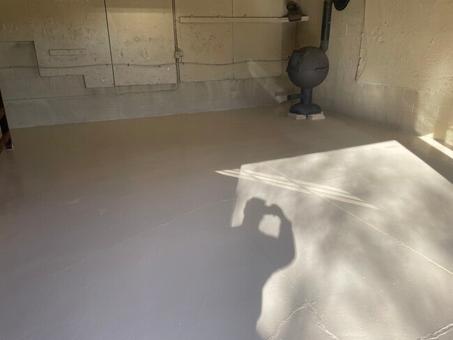 garage - 4120 Roy St