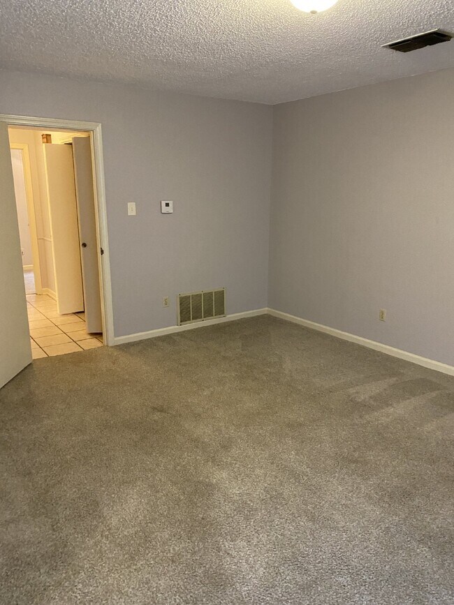 Building Photo - 4200 Cherry #6