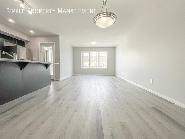 Photo du bâtiment - GREAT 2 BEDS/ 2.5 BATHS TOWNHOUSE IN THE COMMUNITY OF AIRDRIE