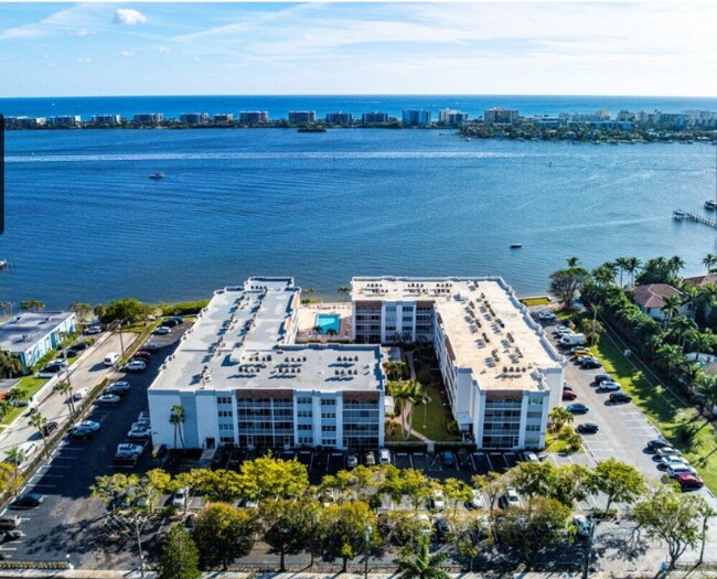 Foto del edificio - 1516 S Lakeside Dr