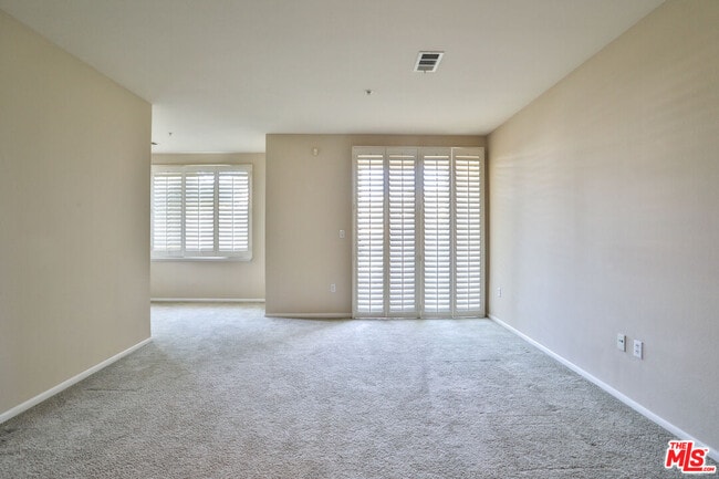 Building Photo - 6400 Crescent Park E