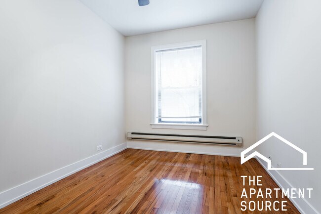 Building Photo - 627 W Melrose St