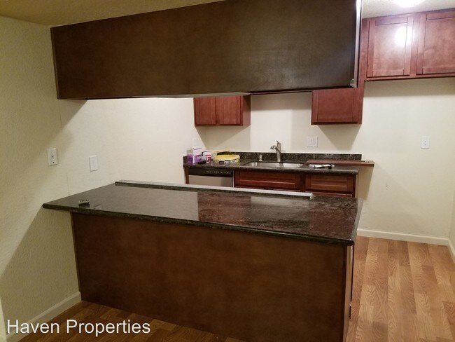 Building Photo - 6039 Hilltop Dr