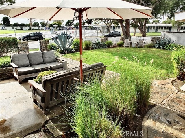 Building Photo - 220 Loyola Rd