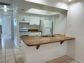Building Photo - 729 SW 39th St