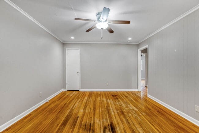 Building Photo - Adorable Midtown Duplex