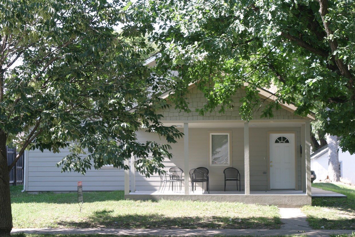 908 Bluemont Ave, Manhattan, KS 66502 Townhome Rentals in Manhattan