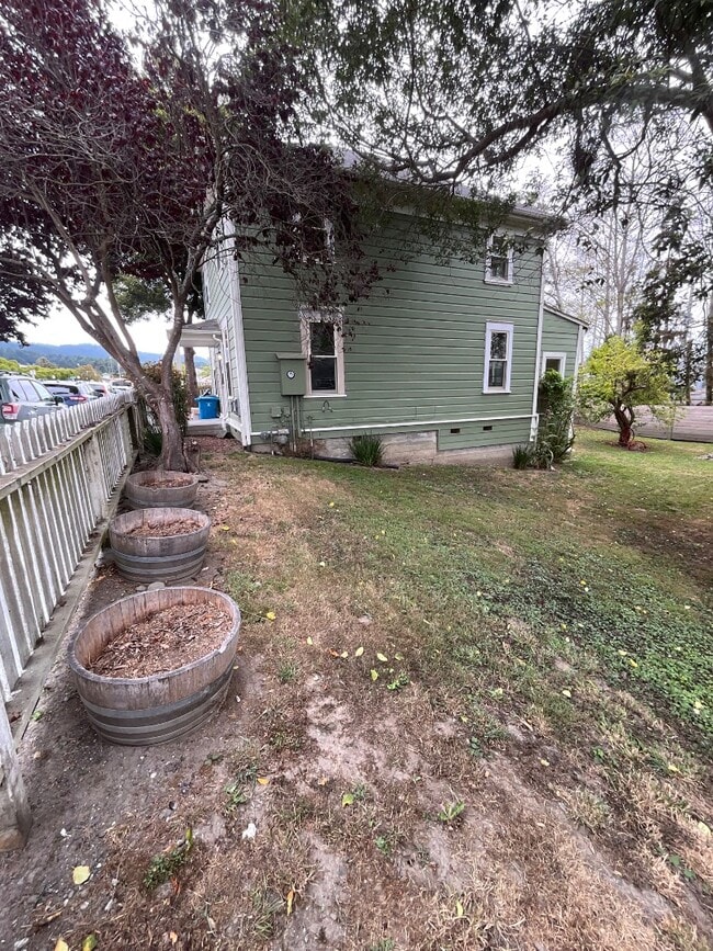 Building Photo - 895 7th St