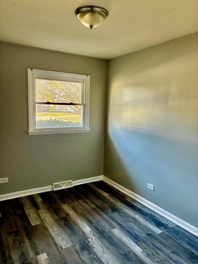 Building Photo - Gorgeous 3bed 2bath Single family house