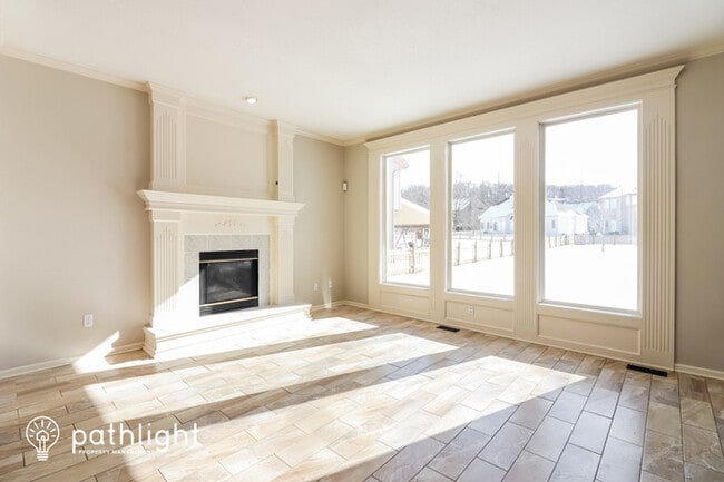Building Photo - 5909 NE Coral Cir, Lee's Summit, MO, 64064