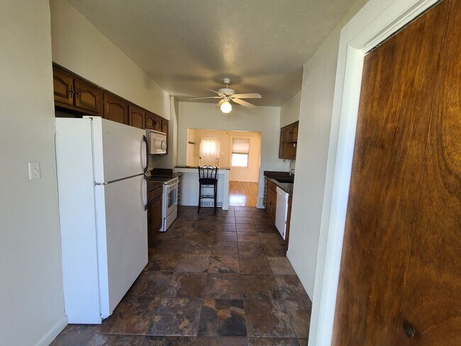 Building Photo - Updated 2 Bedroom 1 Bath duplex