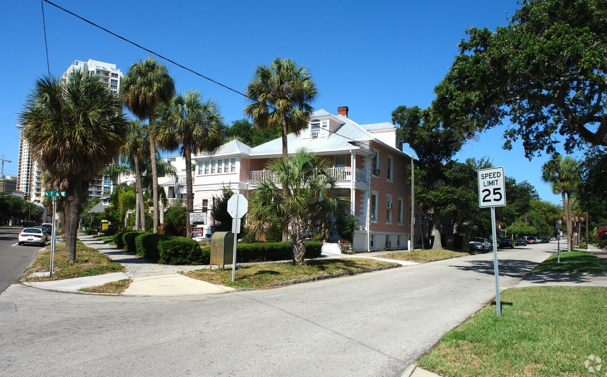 Vinoy Park Apartments 656 Beach Dr NE Saint Petersburg, FL