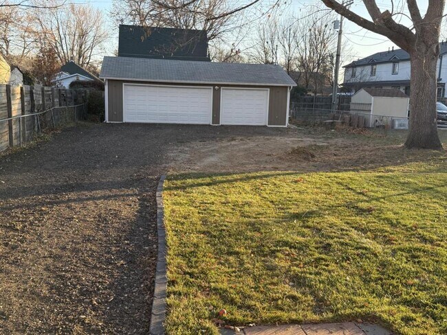 Foto del edificio - 1154 E 5th St