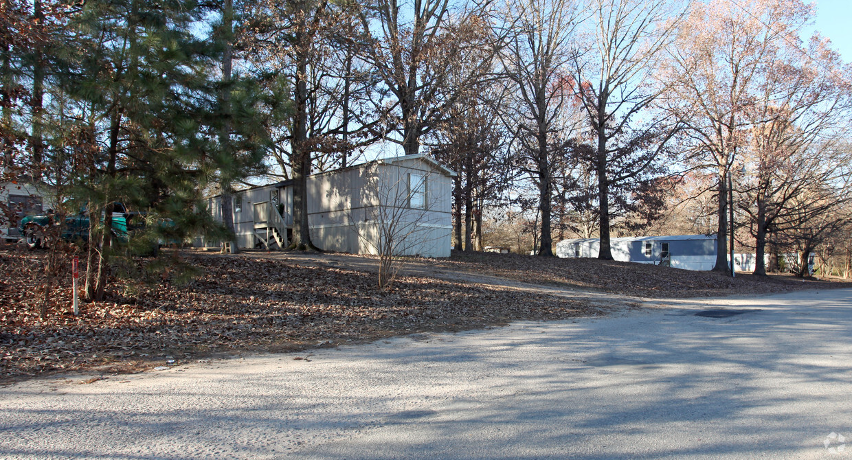 Building Photo - Bunch's Trailer Park