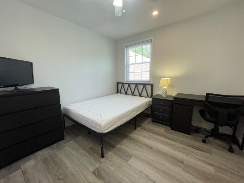 Foto principal - 4199 University Dr