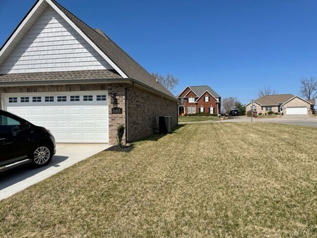 Foto del edificio - Maryville 37801 - 3 bedroom, 2 bath - call Ed Johnson 865-924-5045