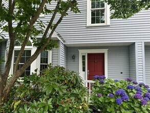 Building Photo - 378 Meridian St Ext