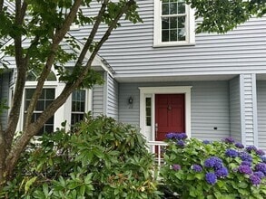Building Photo - 378 Meridian St Ext