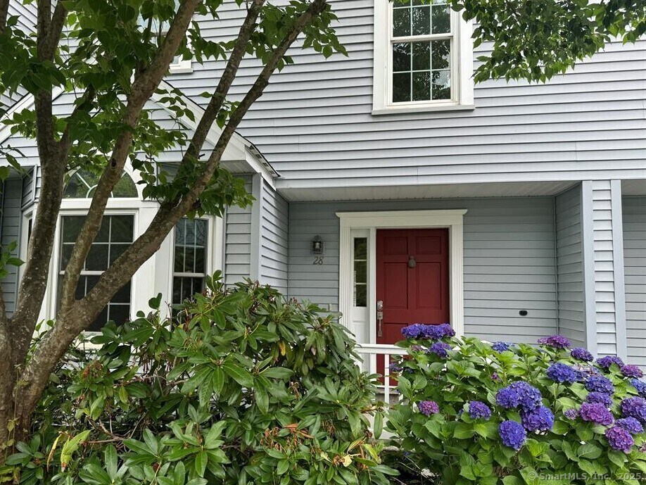 Primary Photo - 378 Meridian St Ext