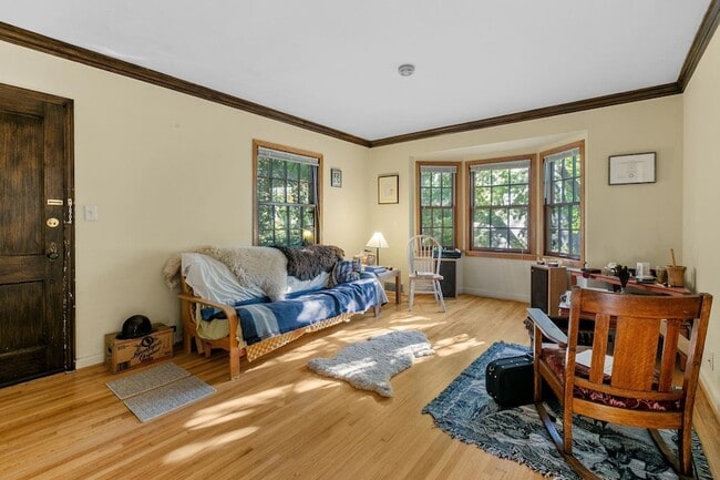 Building Photo - 201 Melbourne Ave SE