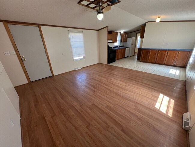 Building Photo - 3 Bed 2 Bath Updated Mobile Home w/ Fenced...