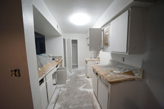 Building Photo - SHOWINGS AVAILABLE NOW