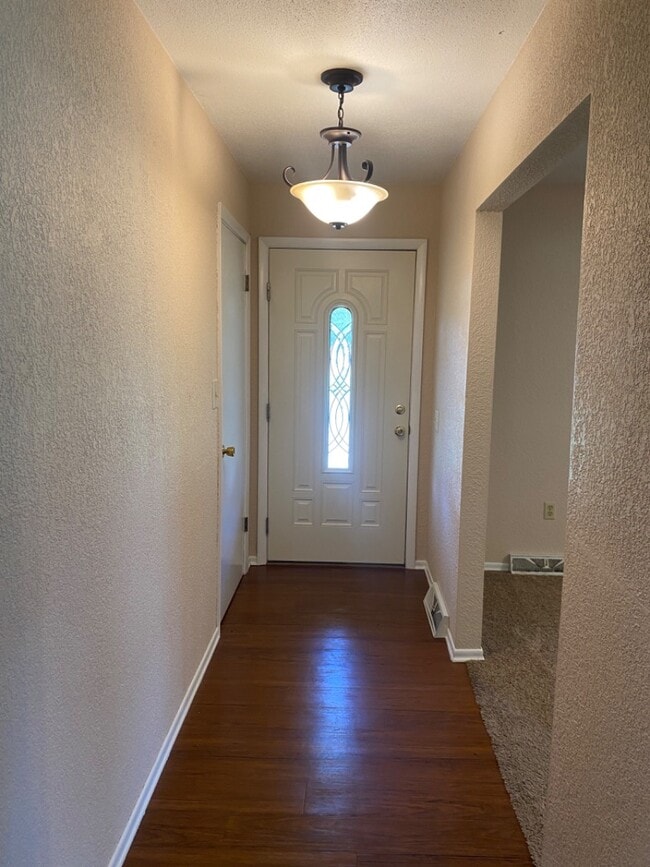 Foto del edificio - 1002 Glenn Dr