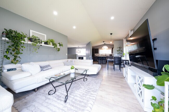 Foto del edificio - 15709 Chalet Ct