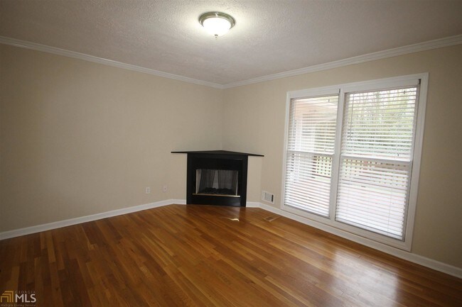Building Photo - 2517 Chambers Dr