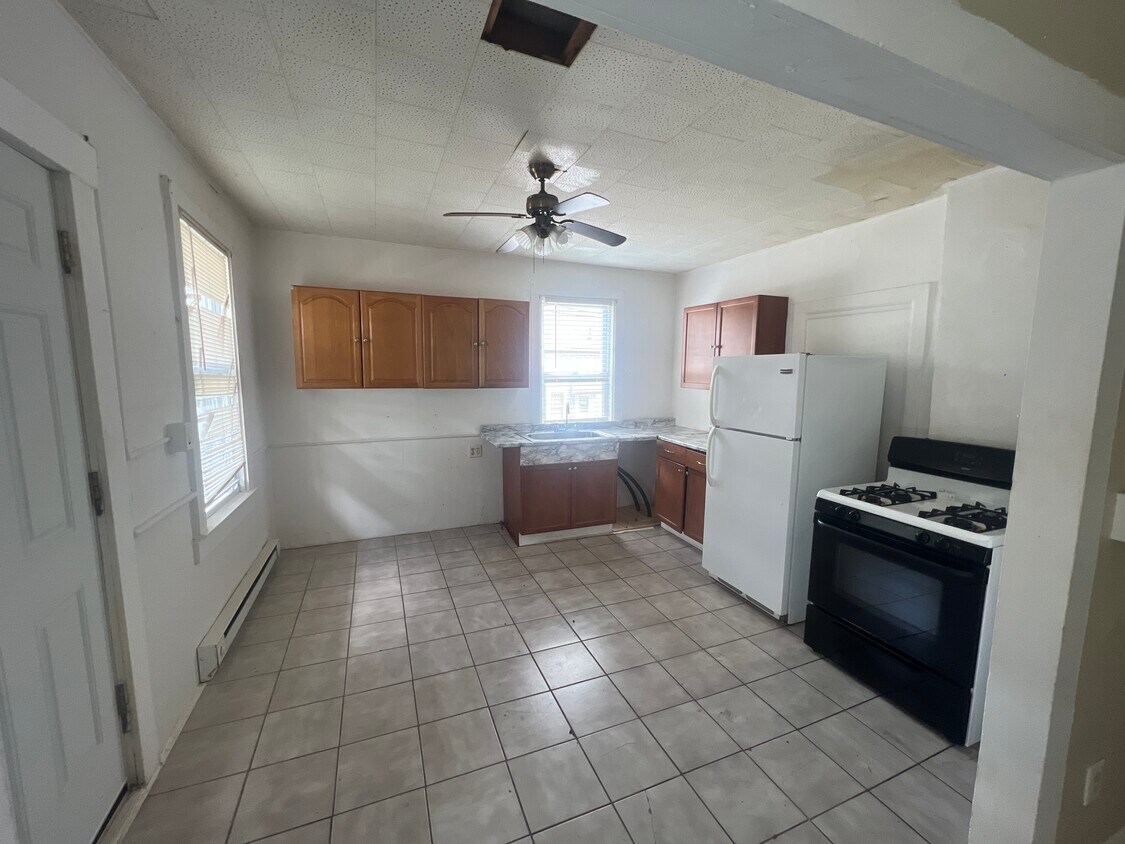 Kitchen - 57 Merchants Ave