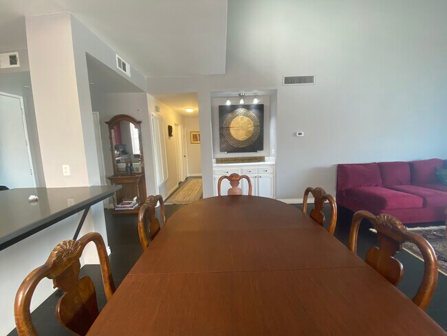 Dining Table - 435 S La Fayette Park Pl
