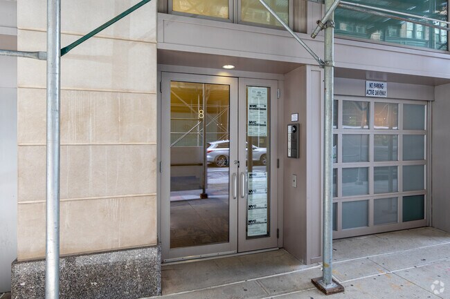 Entrance - 8-10 Warren St
