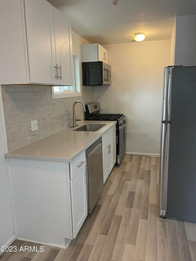 Building Photo - 2242 N 29th Pl