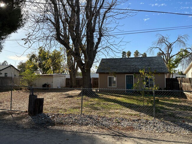 Building Photo - NW Beautiful Studio For Rent