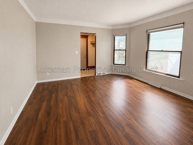 Building Photo - 617 Forest St