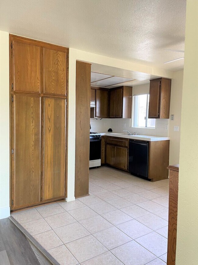 Foto del edificio - Open and Spacious 2 Bedroom, 1 Bathroom Apartment in San Pedro