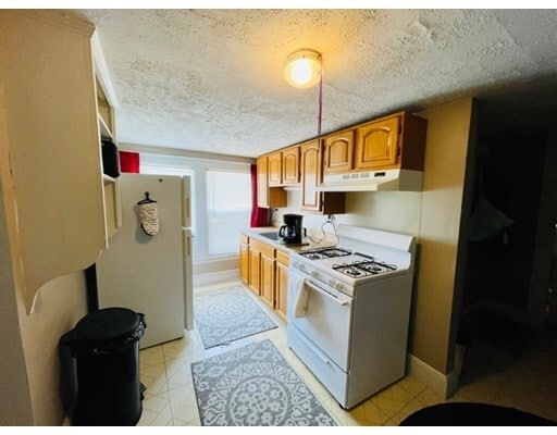 Building Photo - 119 Sagamore St